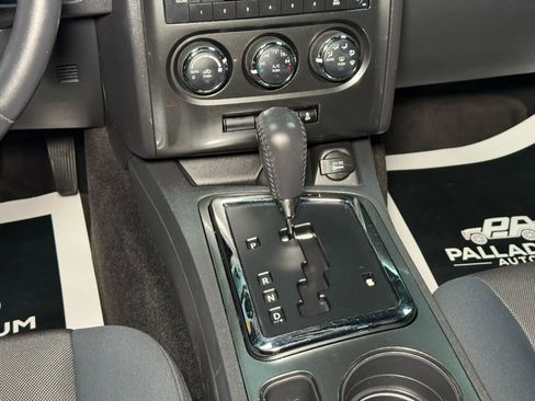 Used 2011 Dodge Challenger image 27