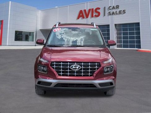 Used 2025 Hyundai Venue SEL FWD image 2