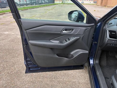 Used 2026 Nissan Rogue SL FWD image 18