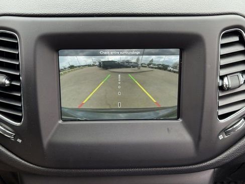 Used 2019 Jeep Compass Latitude w/ Popular Equipment Group image 18