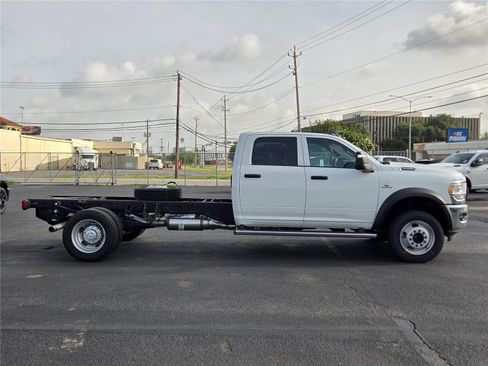 Used 2024 RAM 5500 Tradesman w/ Chrome Appearance Group AWD/4WD image 7