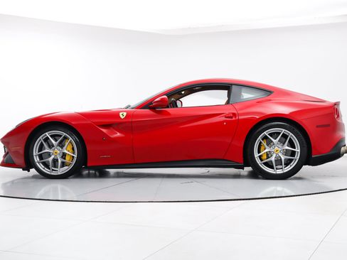 Used 2016 Ferrari F12 Berlinetta RWD image 4