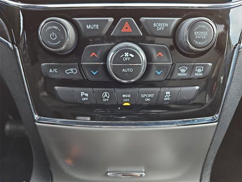 Used 2019 Jeep Grand Cherokee Limited image 22