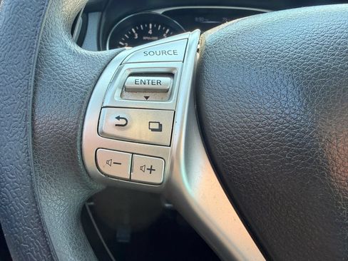 Used 2014 Nissan Rogue SV FWD image 17
