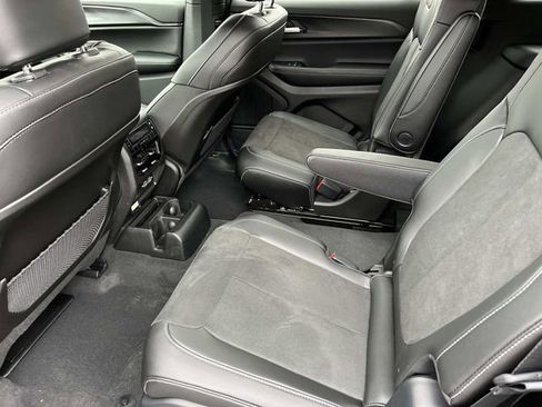 New 2025 Jeep Grand Cherokee L Altitude image 18