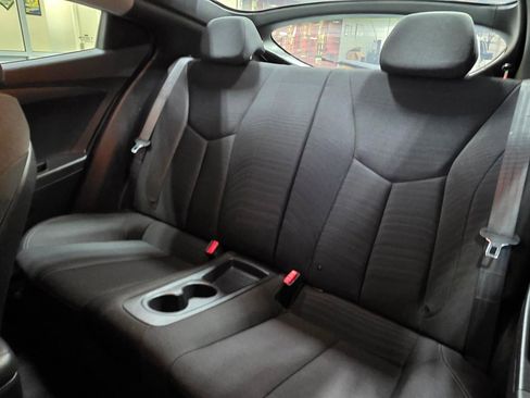 Used 2016 Hyundai Veloster image 18