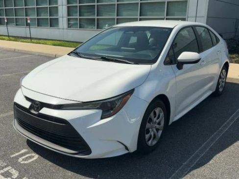 Used 2024 Toyota Corolla LE FWD image 3