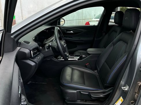 Used 2025 Buick Envista Sport Touring image 9