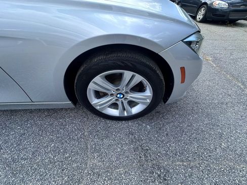 Used 2017 BMW 330i xDrive Sedan AWD/4WD image 7