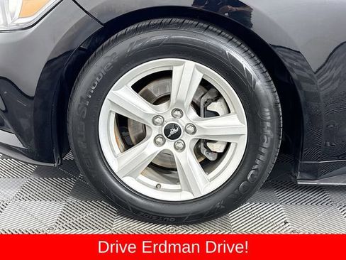 Used 2017 Ford Mustang Coupe RWD image 4