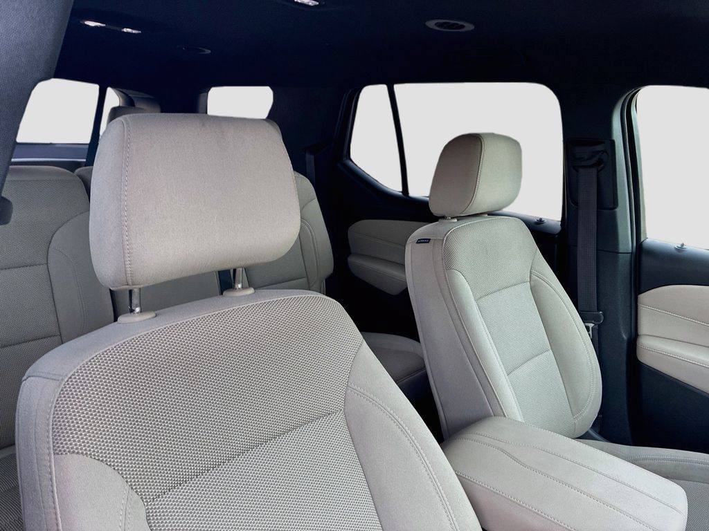 Used 2023 Chevrolet Traverse LS FWD image 27