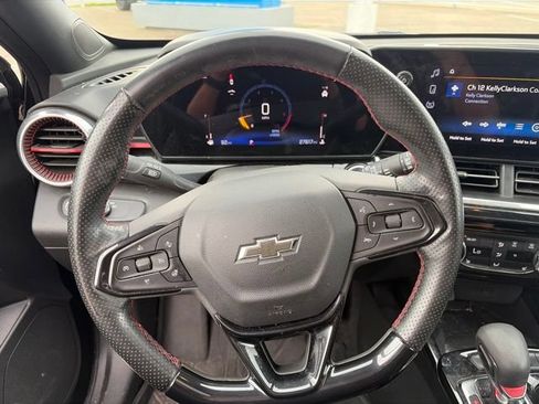 Used 2025 Chevrolet Trax RS w/ Sunroof Package FWD image 14