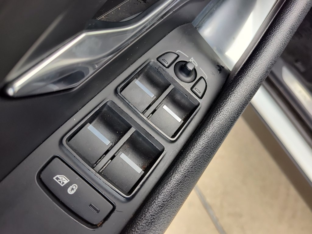 Used 2020 Jaguar E-PACE SE AWD/4WD image 21