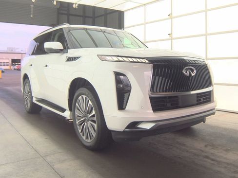 Used 2025 INFINITI QX80 Sensory image 2