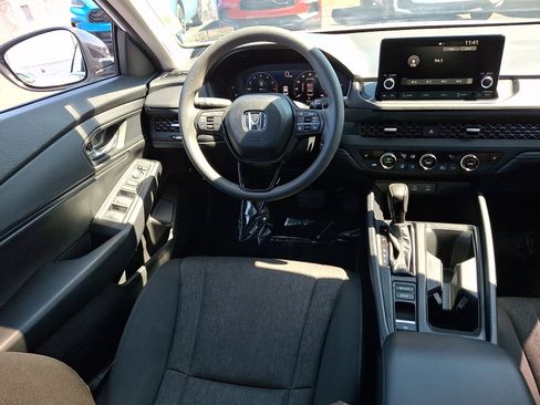 Used 2025 Honda Accord SE image 10