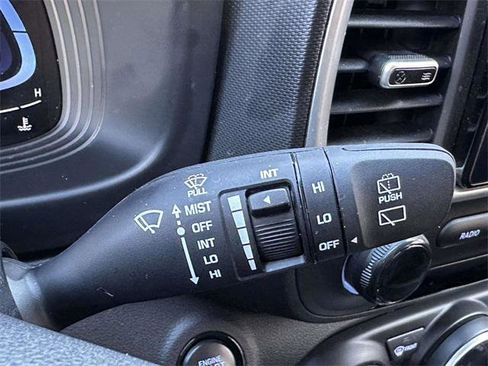 Certified 2024 Hyundai Venue SEL image 28