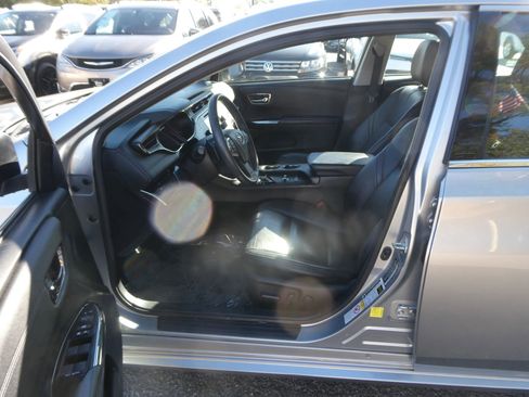 Used 2018 Toyota Avalon XLE image 12