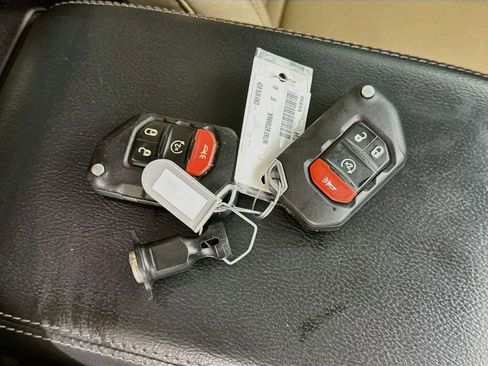 Used 2018 Jeep Wrangler Unlimited Sahara AWD/4WD image 34