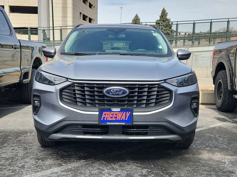 Used 2024 Ford Escape SE image 2