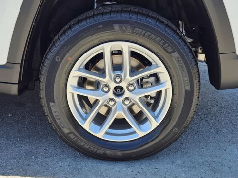 New 2026 Jeep Grand Cherokee Laredo RWD image 9
