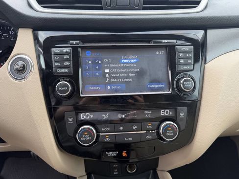 Used 2016 Nissan Rogue SV w/ SV Premium Package FWD image 18