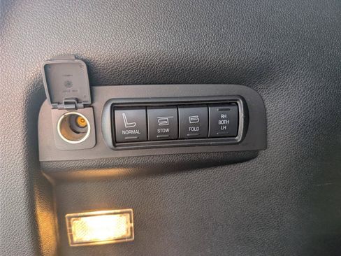 Used 2019 Ford Explorer Limited w/ Class III Trailer Tow Package FWD image 32
