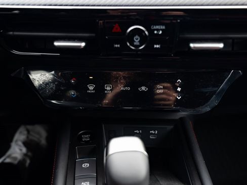 New 2026 Nissan Kicks SR image 16