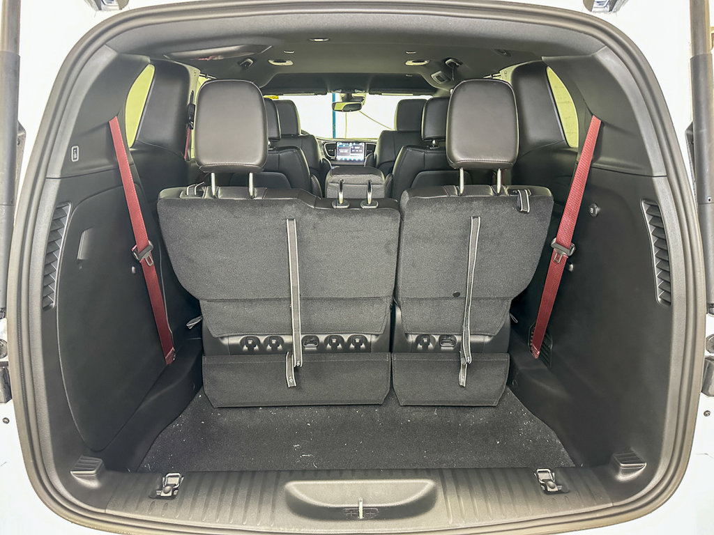 New 2027 Chrysler Pacifica Select AWD/4WD image 13