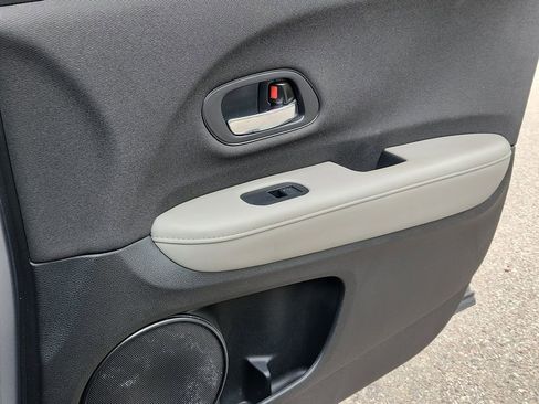 Used 2020 Honda HR-V LX image 15