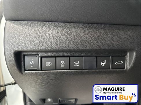 Used 2021 Toyota Venza Limited w/ Advanced Technology Package image 15