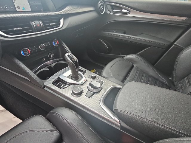 Used 2022 Alfa Romeo Stelvio Veloce AWD/4WD image 50