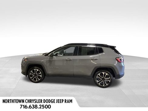 Used 2023 Jeep Compass Limited AWD/4WD image 2