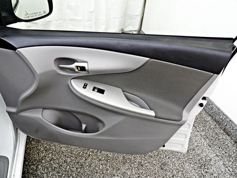 Used 2013 Toyota Corolla LE Special Edition image 11