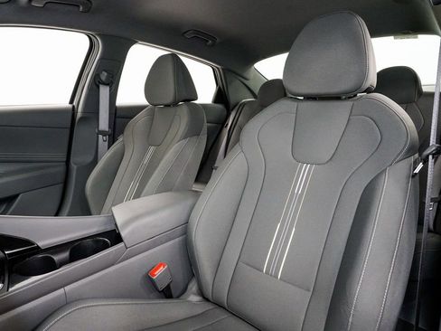 Used 2025 Hyundai Elantra SEL image 9