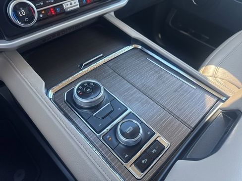 Used 2024 Ford Expedition Max Limited image 21