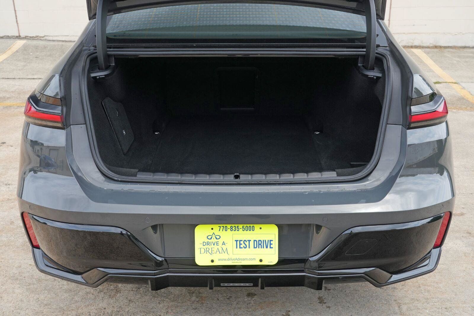 Used 2024 BMW i7 eDrive50 w/ M Sport Package RWD image 9