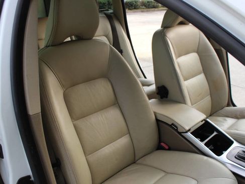 Used 2013 Volvo XC70 3.2 image 24