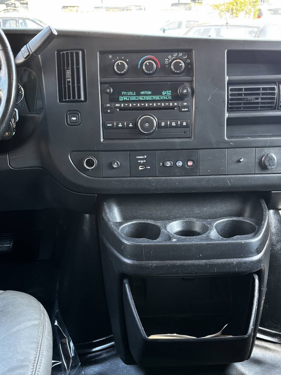 Used 2014 GMC Savana 3500 RWD image 27