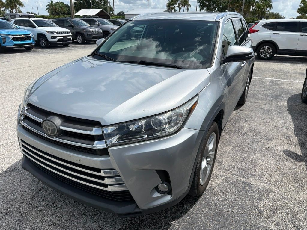 Used 2018 Toyota Highlander Limited AWD/4WD image 2
