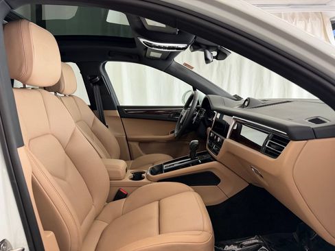 Certified 2026 Porsche Macan AWD/4WD image 16