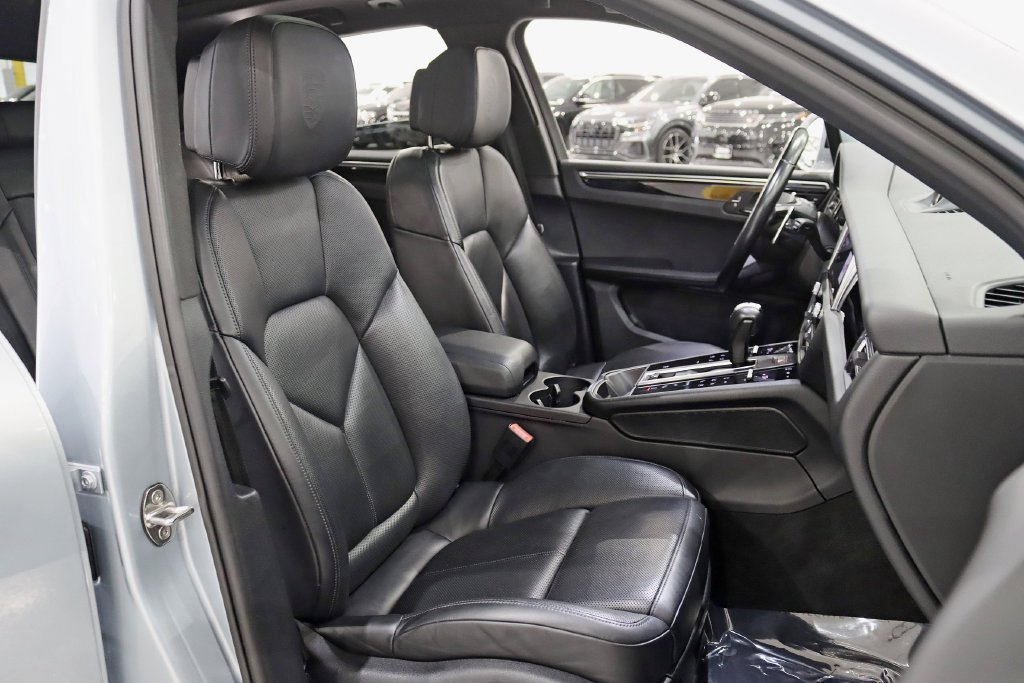Used 2022 Porsche Macan AWD/4WD image 25