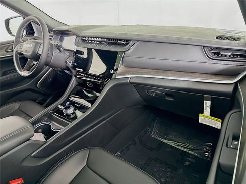 New 2026 Jeep Grand Cherokee L Limited w/ Luxury Tech Group II AWD/4WD image 25