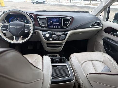 Used 2019 Chrysler Pacifica Limited image 20