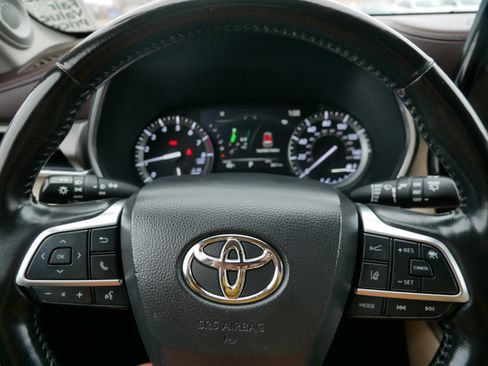 Used 2021 Toyota Highlander Limited image 25