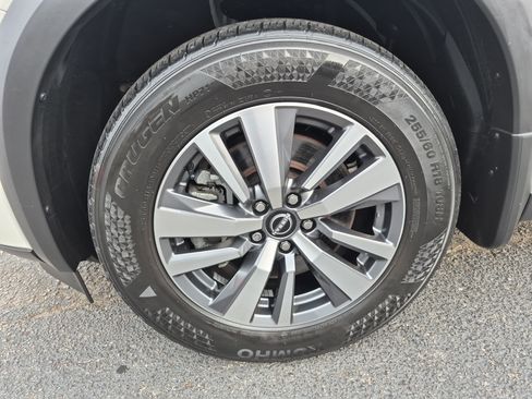 Used 2024 Nissan Pathfinder SL AWD/4WD image 8