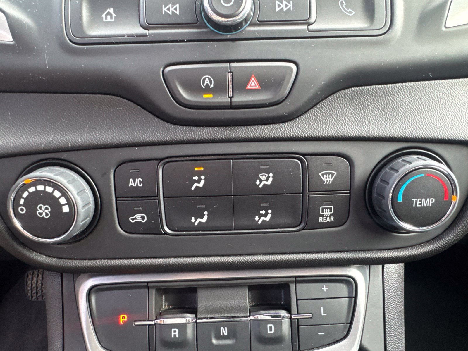 Used 2024 GMC Terrain SLE AWD/4WD image 27