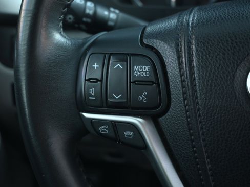 Used 2015 Toyota Highlander Limited image 31