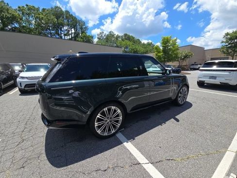 Used 2025 Land Rover Range Rover SE AWD/4WD image 7
