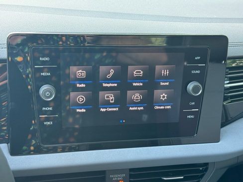 New 2025 Volkswagen Jetta SE image 28