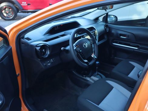 Used 2018 Toyota Prius C Two image 8